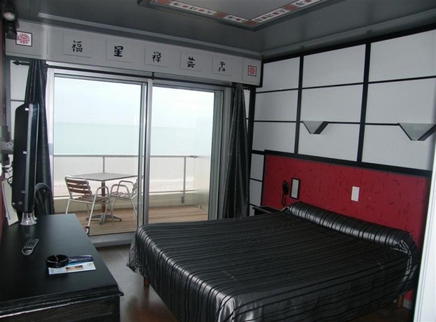 Imagen de la habitación del Hotel Le Christina. Foto 9
