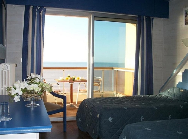 Imagen de la habitación del Hotel Le Christina. Foto 11