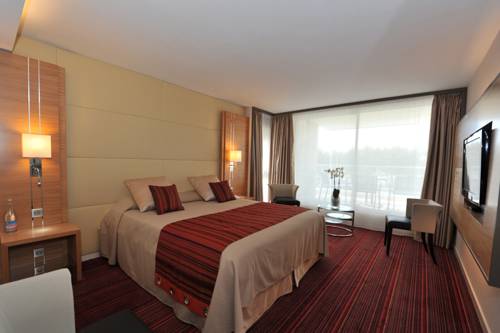 Imagen de la habitación del Hotel Le Churchill. Foto 13