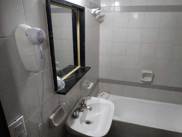 Imagen de la habitación del Hotel Le Cinque G&uuml;emes. Foto 6