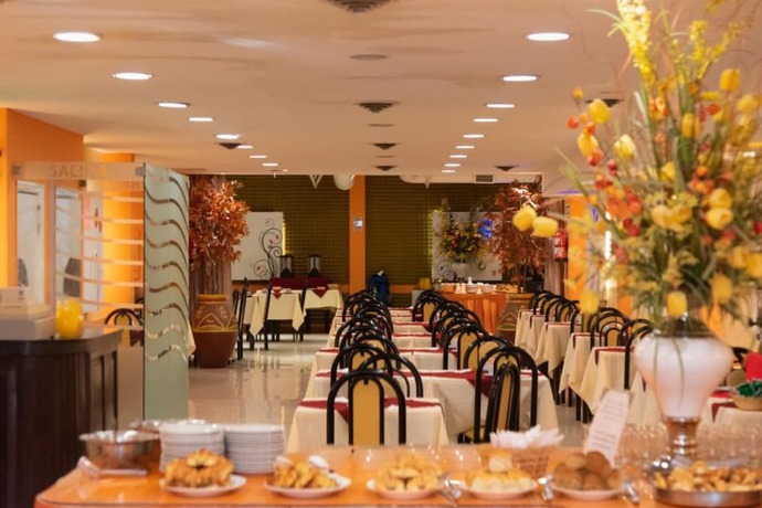Imagen del bar/restaurante del Hotel Le Cinque G&uuml;emes. Foto 3