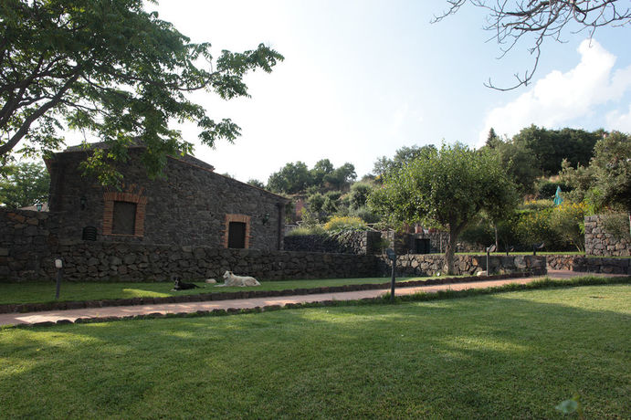 Imagen de los exteriores del Hotel Le Cisterne. Foto 6