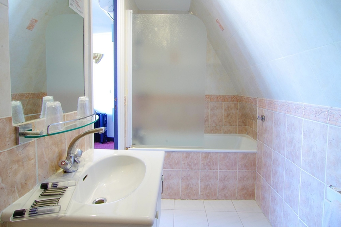 Imagen de la habitación del Hotel Le Clery Paris. Foto 9