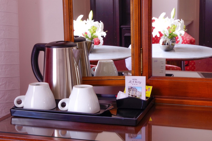Imagen de la habitación del Hotel Le Clery Paris. Foto 10