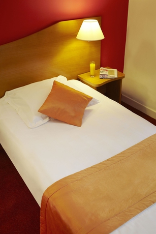 Imagen de la habitación del Hotel Le Clocher De Rodez. Foto 5