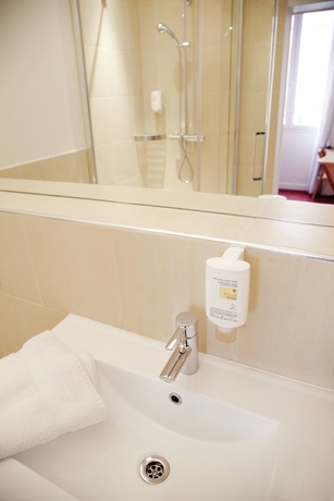 Imagen de la habitación del Hotel Le Clocher De Rodez. Foto 11