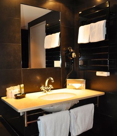 Imagen de la habitación del Hotel Le Cloitre St Louis. Foto 8