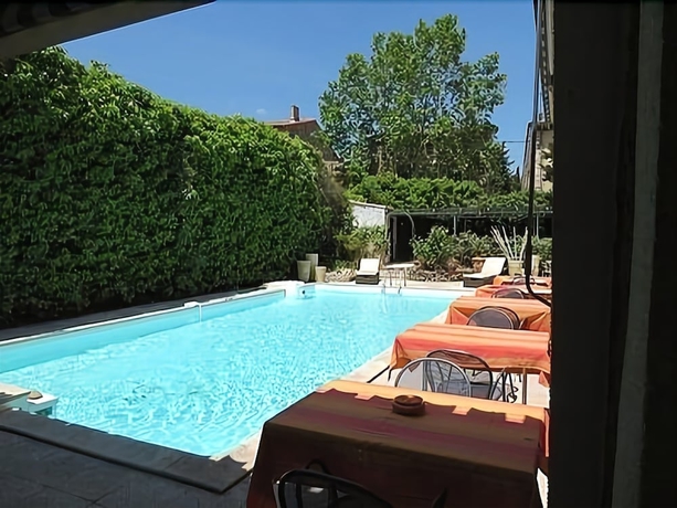 Imagen de la piscina del Hotel Le Clos, Carcassonne. Foto 18