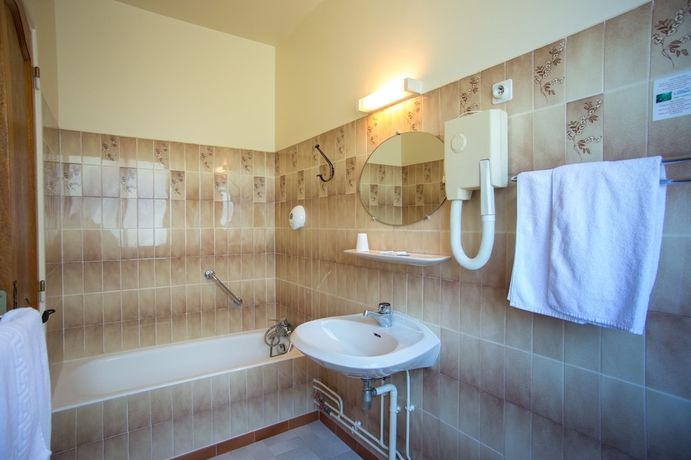 Imagen de la habitación del Hotel Le Clos Cerdan. Foto 5