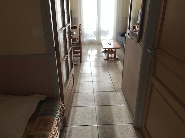 Imagen de la habitación del Hotel Le Clos Cerdan. Foto 16