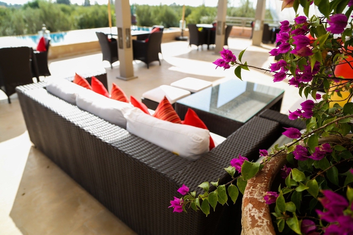 Imagen de la piscina del Hotel Le Clos Des Oliviers By Kmv. Foto 16