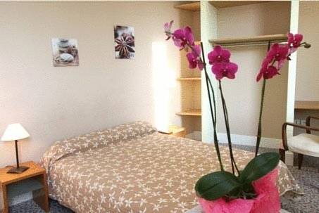 Imagen de la habitación del Hotel Le Clos Des Oliviers. Foto 8