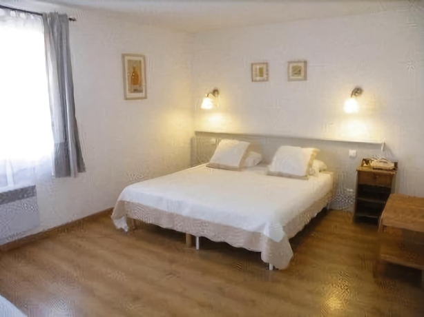 Imagen de la habitación del Hotel Le Clos Des Pins. Foto 8
