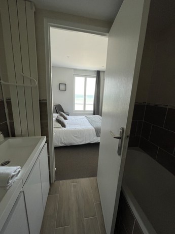 Imagen de la habitación del Hotel Le Clos Normand. Foto 6