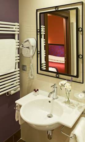 Imagen de la habitación del Hotel Le Clos Rebillotte, Luxeuil Les Bains. Foto 5