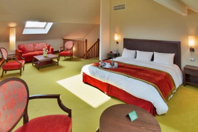Imagen de la habitación del Hotel Le Clos Rebillotte, Luxeuil Les Bains. Foto 8