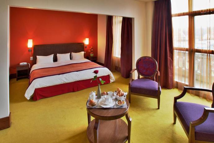 Imagen de la habitación del Hotel Le Clos Rebillotte, Luxeuil Les Bains. Foto 9