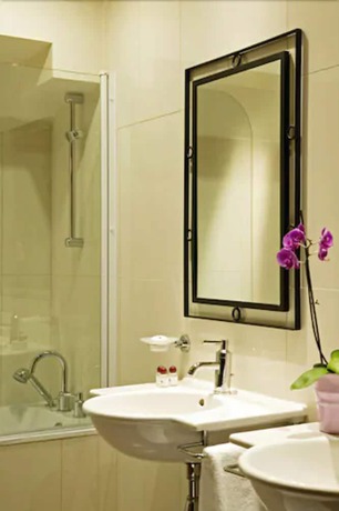 Imagen de la habitación del Hotel Le Clos Rebillotte, Luxeuil Les Bains. Foto 18