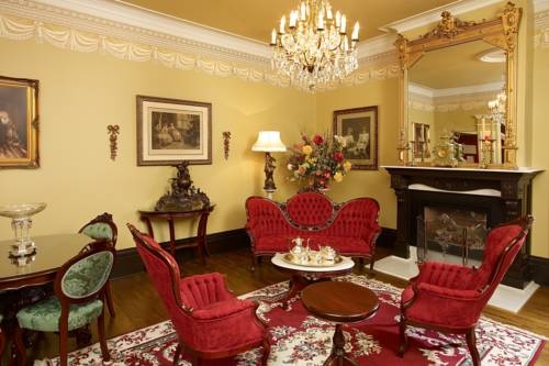 Imagen general del Hotel Le Clos Saint-louis. Foto 3