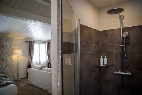 Imagen de la habitación del Hotel Le Clos Saint-martin and Spa. Foto 6