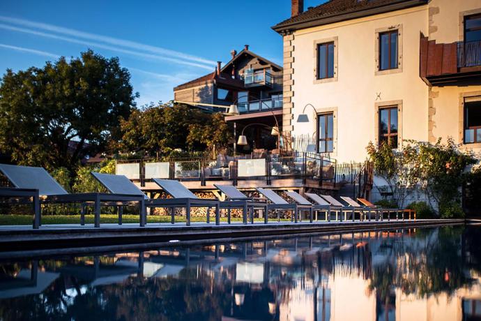 Imagen de la piscina del Hotel Le Clos des Sens. Foto 8