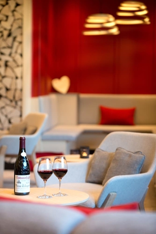 Imagen del bar/restaurante del Hotel Le Clos des Sources and Spa. Foto 2