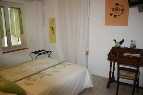 Imagen de la habitación del Hotel Le Clos du Dramont. Foto 15