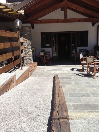 Imagen de los exteriores del Hotel Le Clou. Foto 12