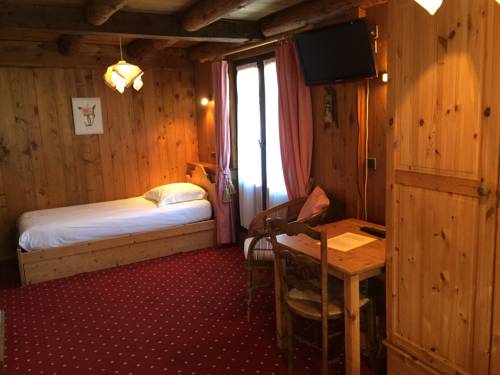 Imagen de la habitación del Hotel Le Coin Savoyard. Foto 3