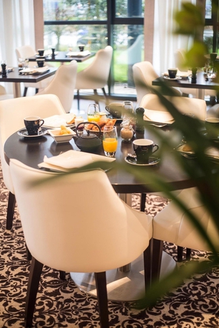 Imagen del bar/restaurante del Hotel Le Colisee and Spa Nantes Saint Herblain. Foto 4