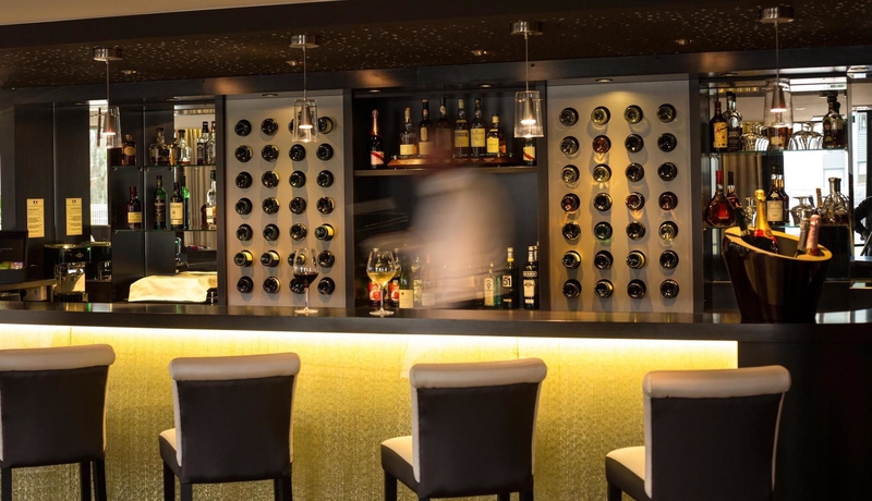 Imagen del bar/restaurante del Hotel Le Colisee and Spa Nantes Saint Herblain. Foto 5