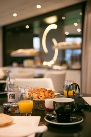 Imagen del bar/restaurante del Hotel Le Colisee and Spa Nantes Saint Herblain. Foto 7