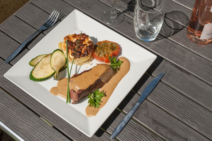 Imagen del bar/restaurante del Hotel Le Collonges. Foto 9