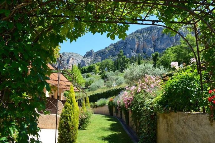 Imagen de la habitación del Hotel Le Colombier, Moustiers Sainte Marie. Foto 10