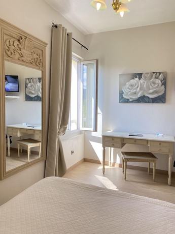 Imagen de la habitación del Hotel Le Colombier, Moustiers Sainte Marie. Foto 11