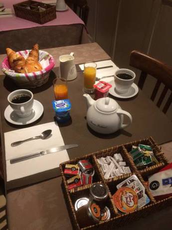 Imagen de la habitación del Hotel Le Commerce, Fecamp. Foto 8