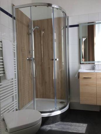 Imagen de la habitación del Hotel Le Commerce, Fecamp. Foto 9