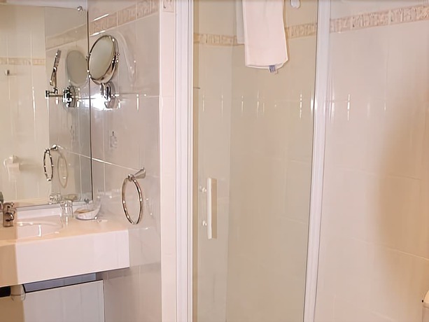 Imagen de la habitación del Hotel Le Commerce, Mirepoix. Foto 4