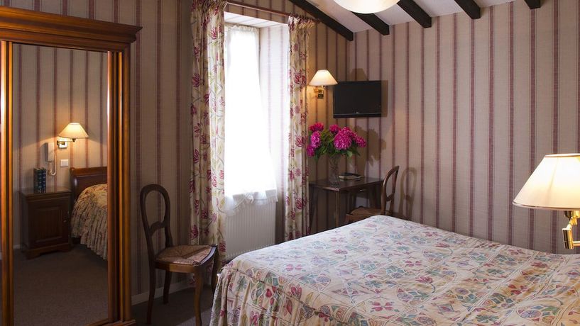 Imagen de la habitación del Hotel Le Commerce, Mirepoix. Foto 6