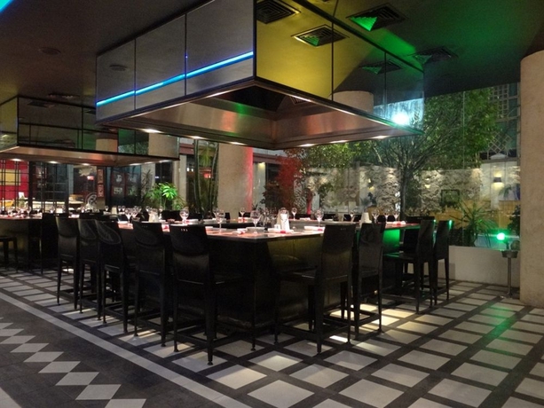 Imagen del bar/restaurante del Hotel Le Commodore. Foto 1