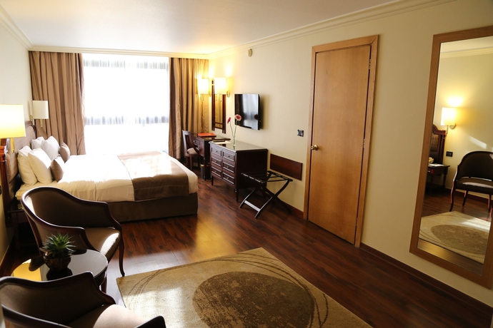 Imagen de la habitación del Hotel Le Commodore. Foto 13