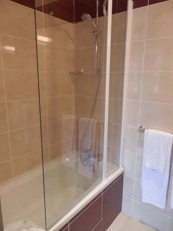 Imagen de la habitación del Hotel Le Comte Rouge. Foto 8