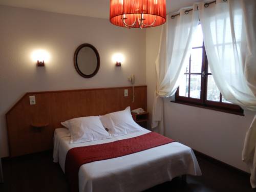 Imagen de la habitación del Hotel Le Comte Rouge. Foto 11
