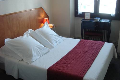 Imagen de la habitación del Hotel Le Comte Rouge. Foto 13
