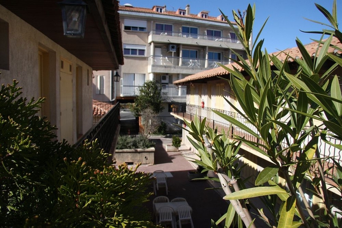 Imagen de los exteriores del Hotel Le Concorde. Foto 11