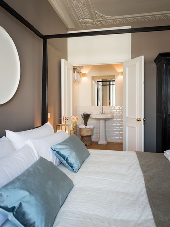 Imagen de la habitación del Hotel Le Consulat. Foto 8