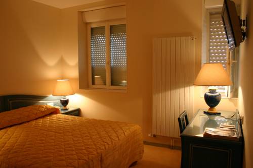 Imagen de la habitación del Hotel Le Continental, CHATEAUROUX. Foto 10