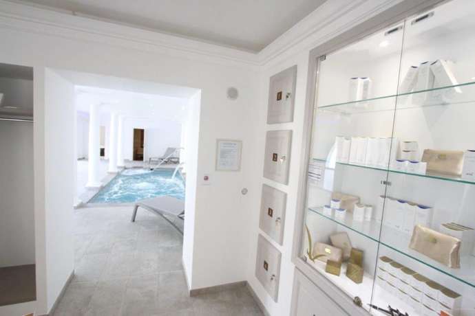 Imagen de la piscina del Hotel Le Continental. Foto 18