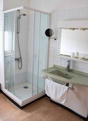 Imagen de la habitación del Hotel Le Coureau. Foto 6