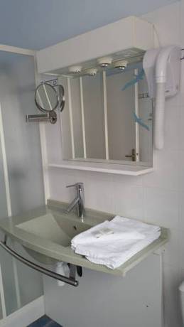 Imagen de la habitación del Hotel Le Coureau. Foto 15